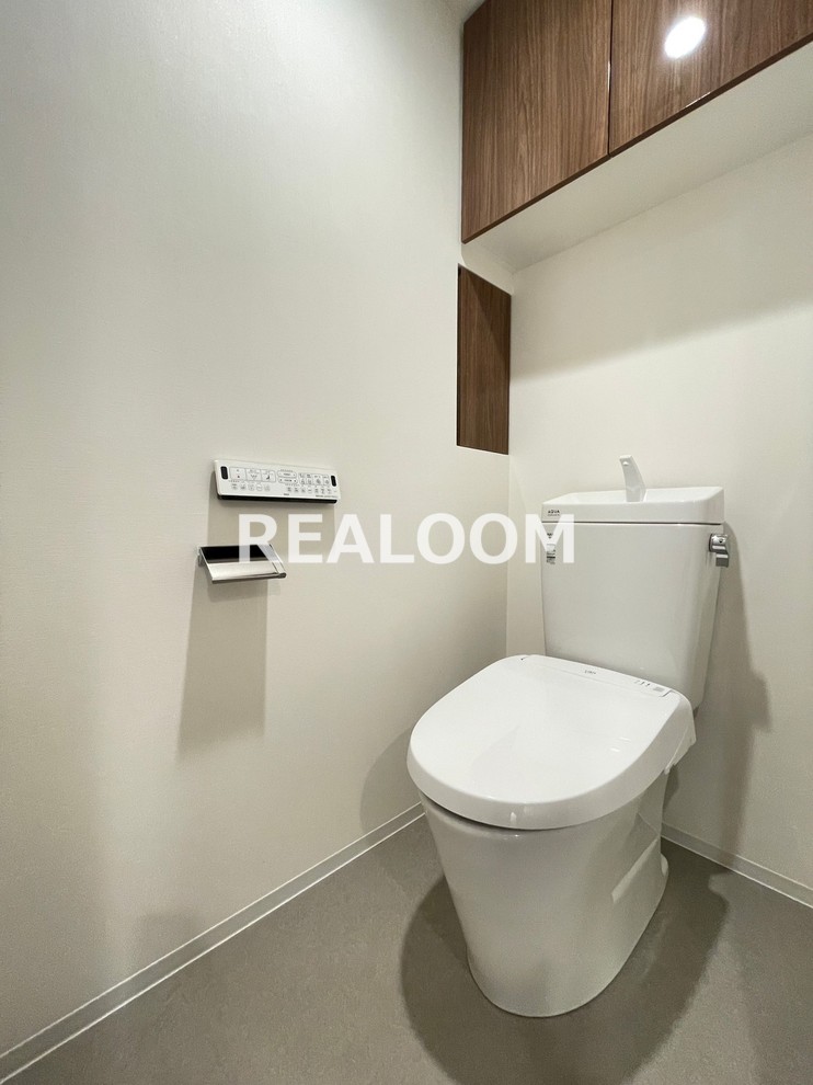 トイレ　別フロアの同タイプ参考写真の為、フロアカラー等が異なる場合が