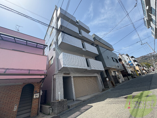建物外観　閑静な住宅地に立地。広めのキッチンが特徴のマンションです