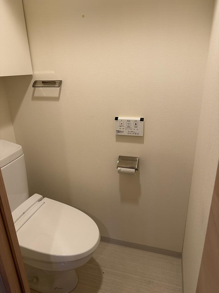 プレサンスロジェ烏丸御池のトイレ写真
