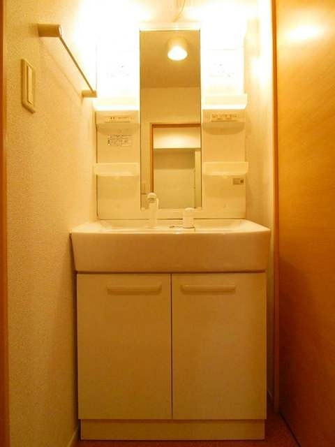 洗面設備　独立洗面台です。