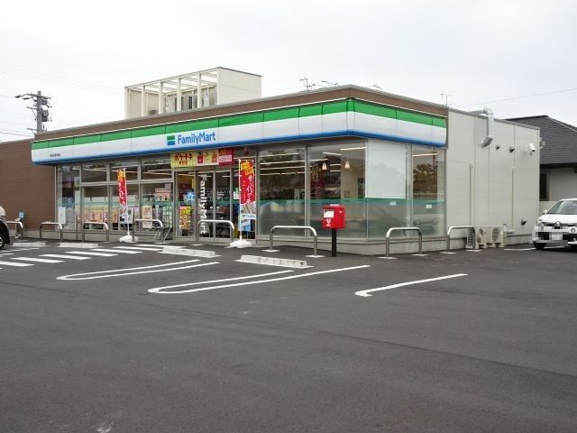 コンビニ　ファミリーマート（コンビニ）まで150m