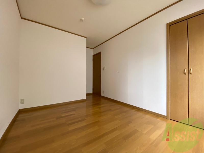 その他部屋・スペース　こちらは６．５帖の洋室です。落ち着きのあるお部屋です。