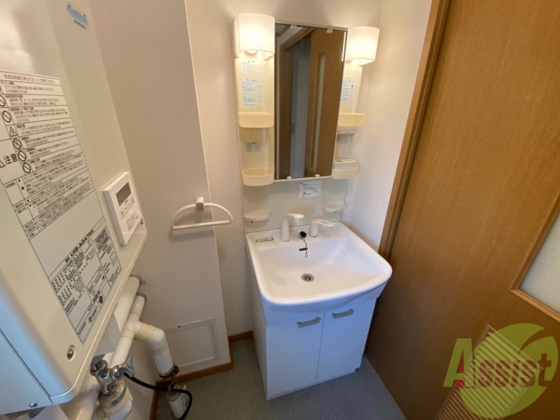 洗面設備　洗面台。身支度にはかかせないですよね～。