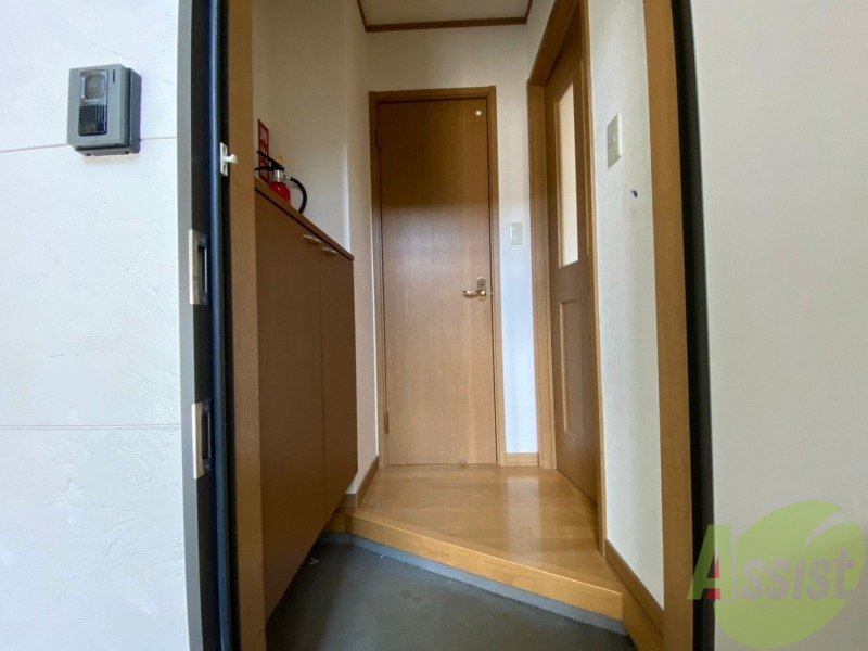 玄関　玄関の様子です。明るい印象ですね。気分もあがりそう。