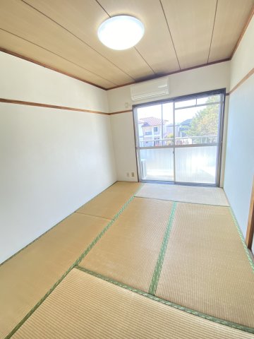 山陽ハイツ三の宮の居間写真