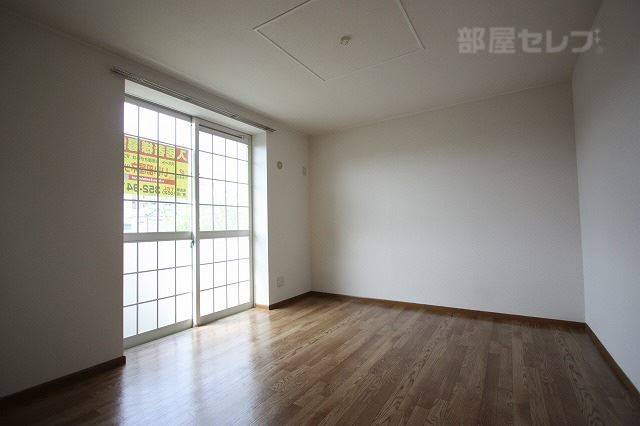 居室・リビング　７．５帖の洋室