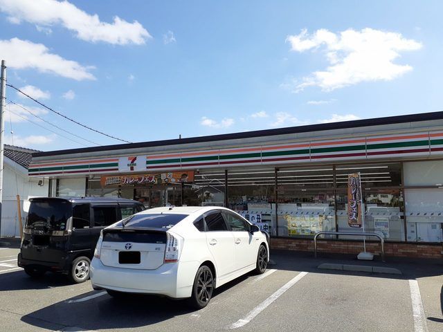コンビニ　セブンイレブン世羅甲山中央店（コンビニ）まで650m