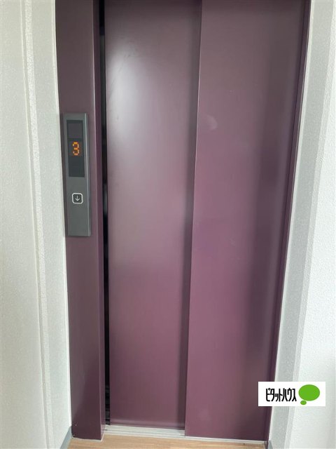 エントランス　エレベーター