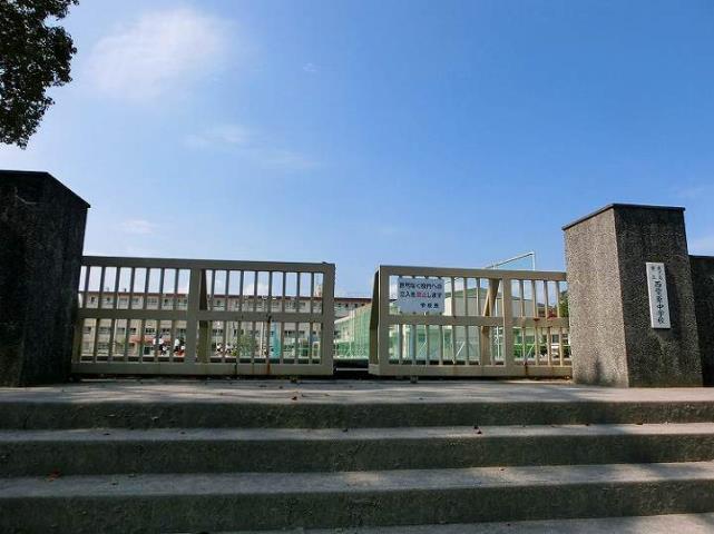 中学校　鹿児島市立西紫原中学校（中学校）まで462m