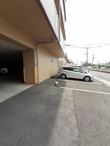 駐車場　エントランス