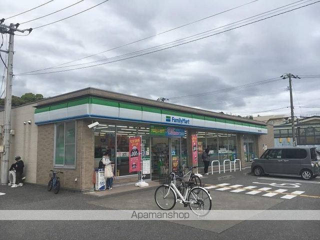 コンビニ　ファミリーマート（コンビニ）まで806m