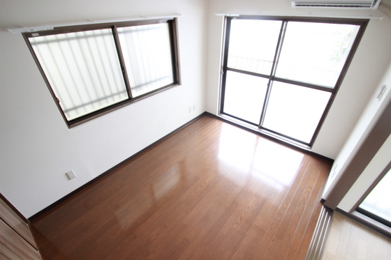 居室・リビング　※別号室の写真です