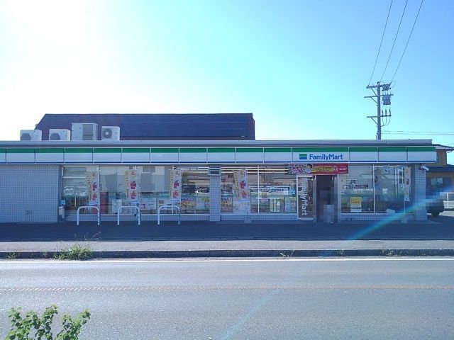 コンビニ　ファミリーマート楠町東店（コンビニ）まで55m