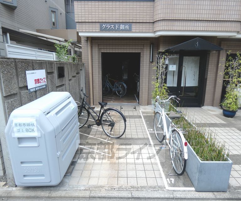 その他共有部分　建物入り口です。