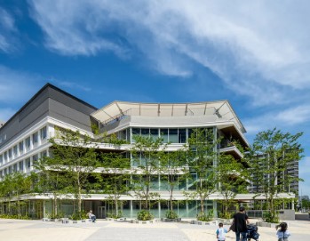 小学校　晴海西小・中学校（小学校）まで550m