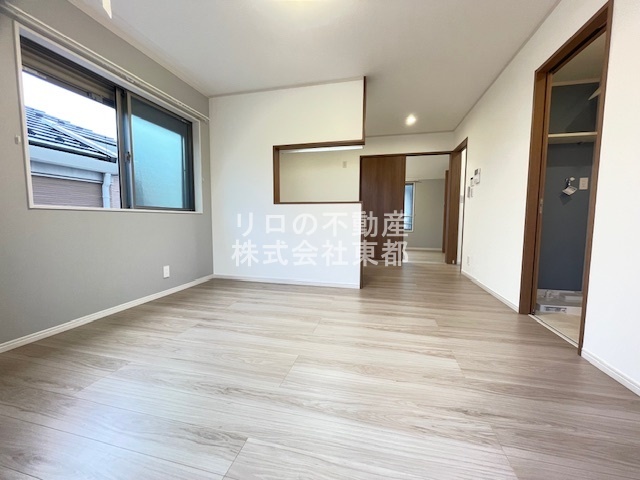 居室・リビング　自由に家具を配置できる広々としたリビングです♪