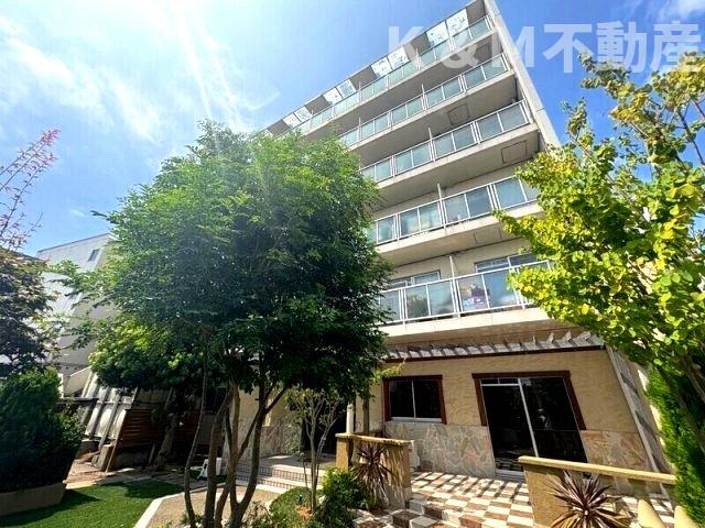 建物外観　落ち着いた雰囲気の外観です