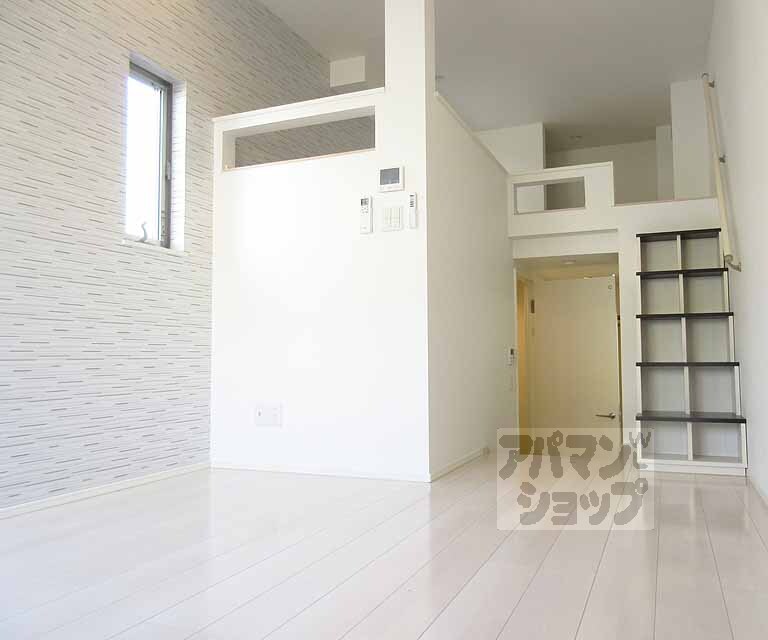 居室・リビング　おしゃれなロフトがあります