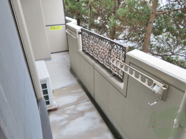 バルコニー　洗濯物がたくさん干せるバルコニーで嬉しいですね。