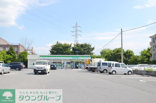 コンビニ　ファミリーマート大宮三橋四丁目店（コンビニ）まで300m