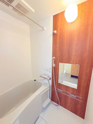 バス・シャワールーム　浴室乾燥機がありますので梅雨時期も安心※同シリーズ物件の写真