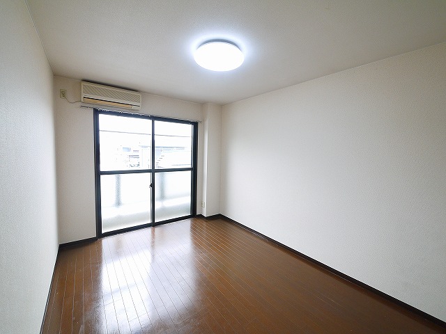 居室・リビング　スタンダードな洋室です