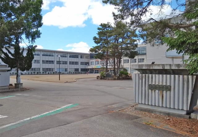 中学校　大曲中学校（中学校）まで1250m