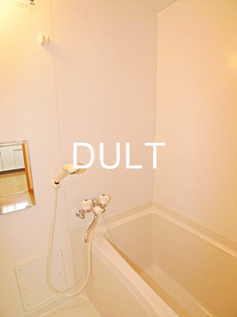 バス・シャワールーム　バスルームです。