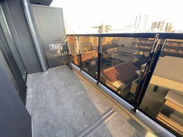 バルコニー　※写真は同じマンションの違う部屋のものになります。