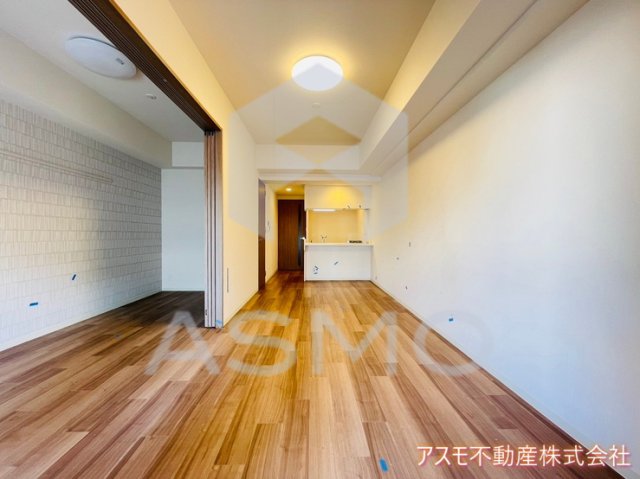 居室・リビング　同マンション別部屋参考写真