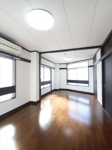 居室・リビング　9.5帖洋室　2面採光で明るいお部屋