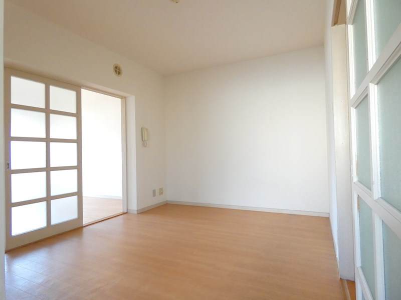 居室・リビング　別号室写真使用