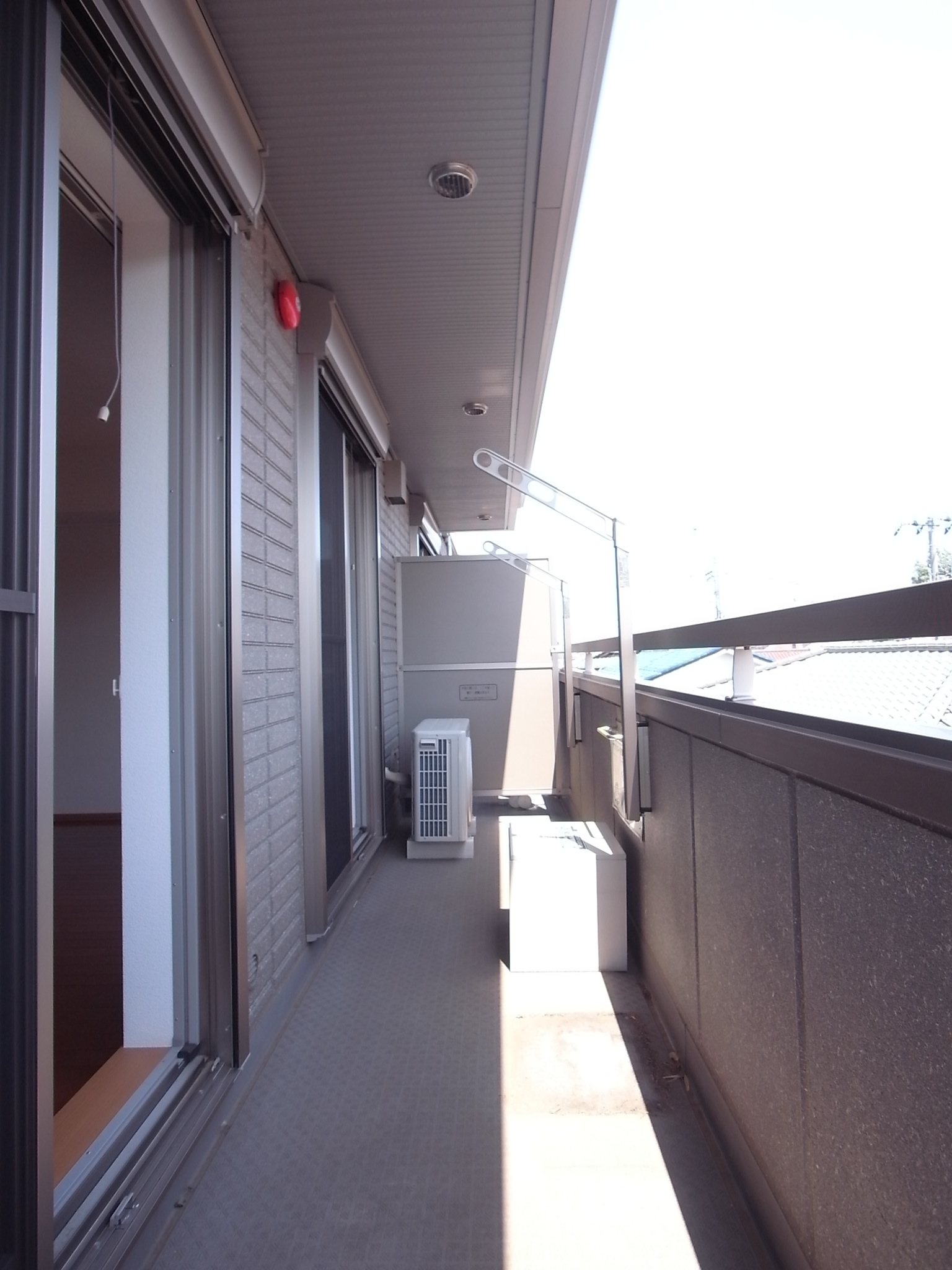 バルコニー　陽当たりの良いバルコニー