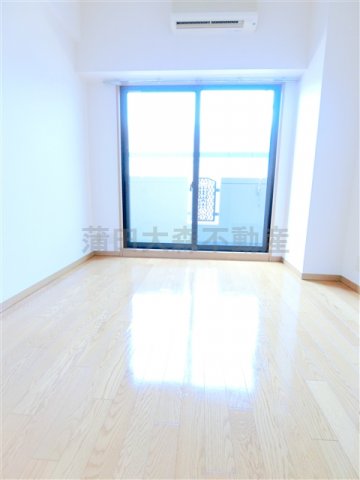 居室・リビング　西向きの洋室