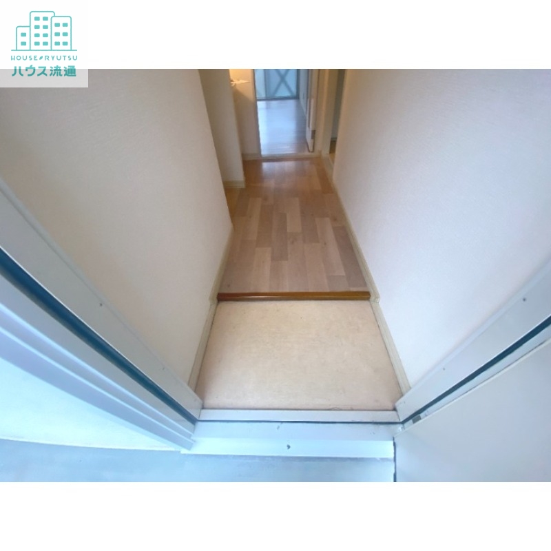 玄関　※別号室の写真です