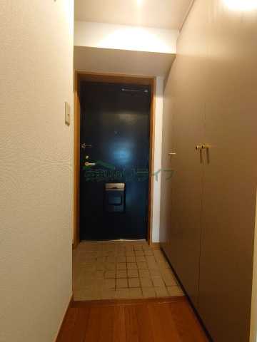 玄関　別階層の写真になります。