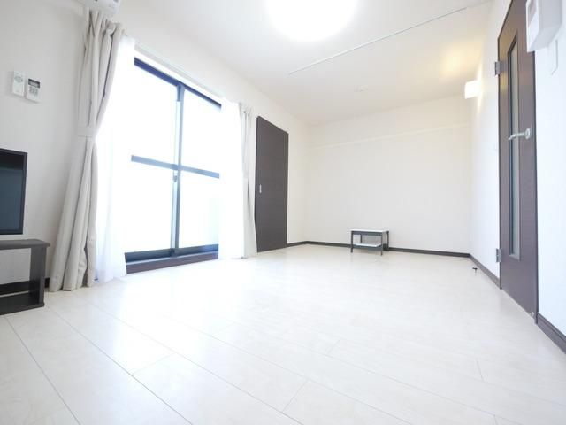 その他部屋・スペース　★明るくきれいなフローリングのお部屋です★