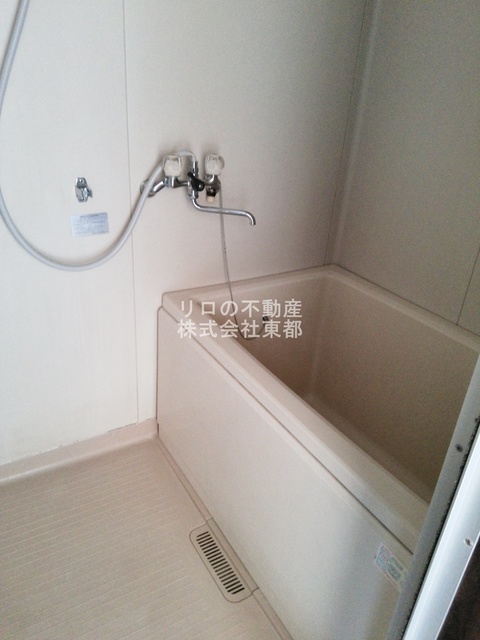 バス・シャワールーム　清潔感のある浴室で、１日の疲れを癒しリラックスできます。