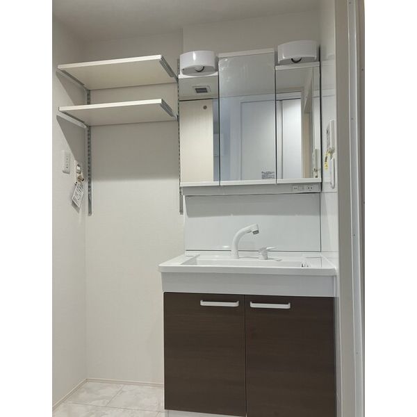 洗面設備　一日の始まりは、清潔な洗面所から。