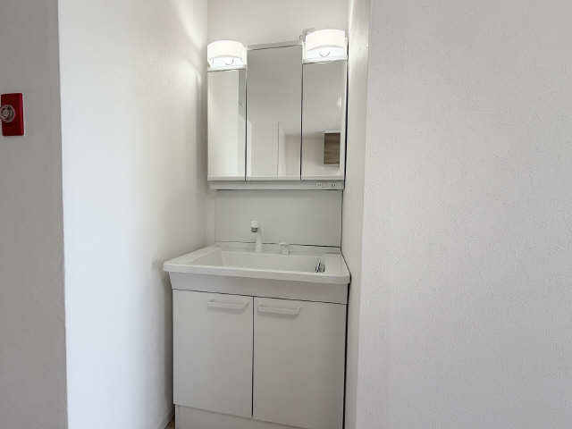 洗面設備　（　嬉しい三面鏡　）