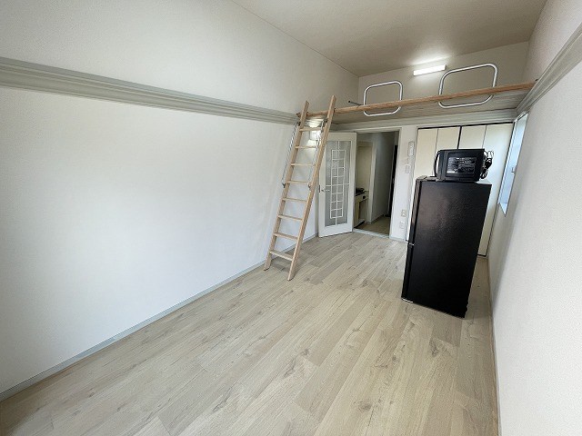 居室・リビング　※別号室の写真使用中