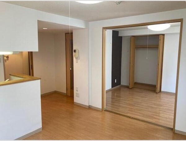 居室・リビング　明るい居間で気持ちまで明るくなりますね！