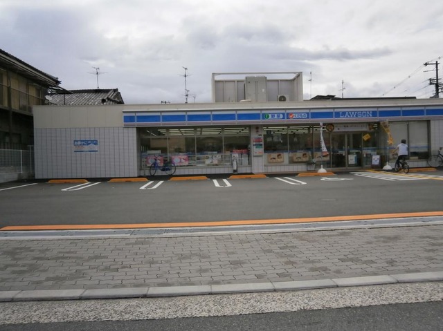 コンビニ　ローソン巽中四丁目店（コンビニ）まで261m