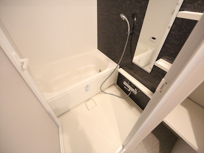 バス・シャワールーム　浴室暖房乾燥機付　追い焚き・オートバス機能付お風呂