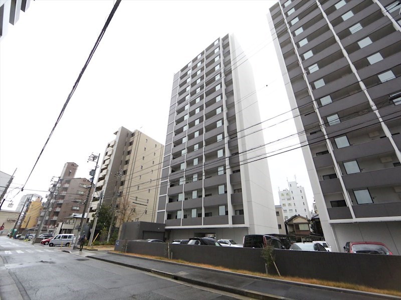 建物外観　外観　オートロック　宅配ＢＯＸ　防犯カメラ　外壁タイル張り