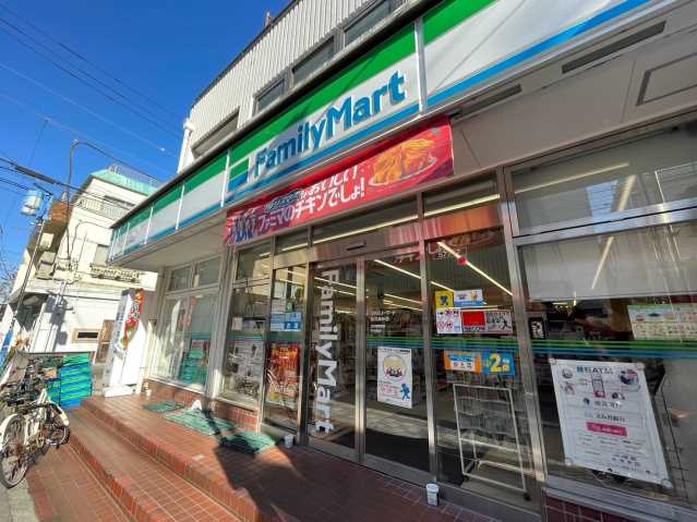 コンビニ　ファミリーマート鵠沼海岸店（コンビニ）まで584m