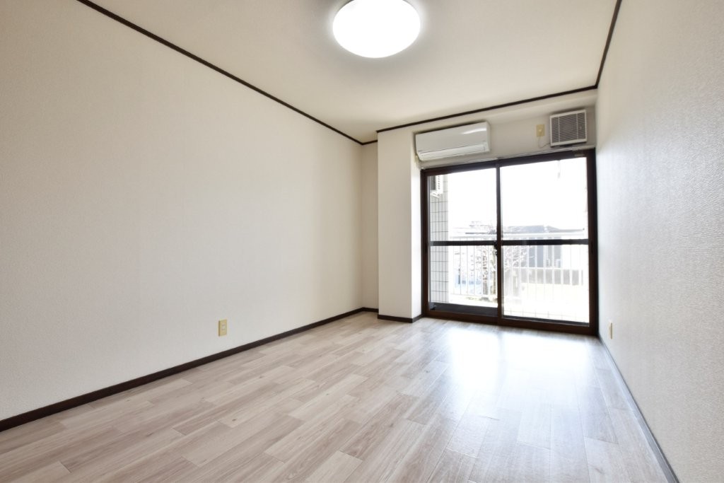 居室・リビング　同タイプ別号室のものです。