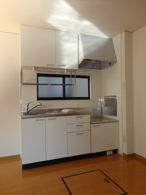 キッチン　写真は102号室です（参考）