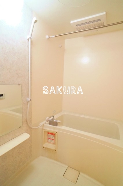 バス・シャワールーム　ご家族や長時間入浴に便利な追い炊き機能付きです♪