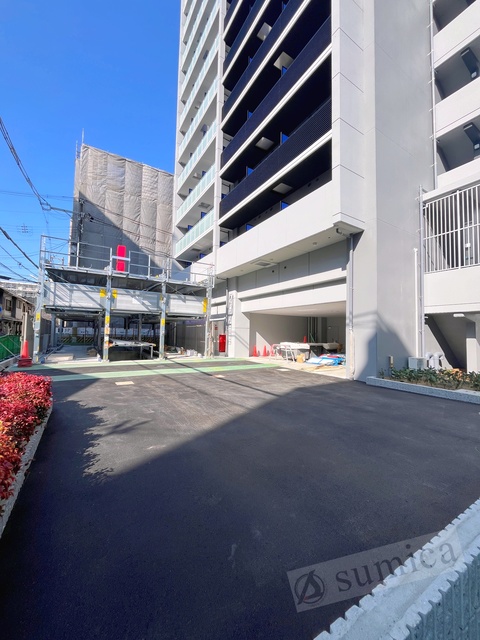 その他共有部分　広々とした敷地内駐車場を完備♪♪